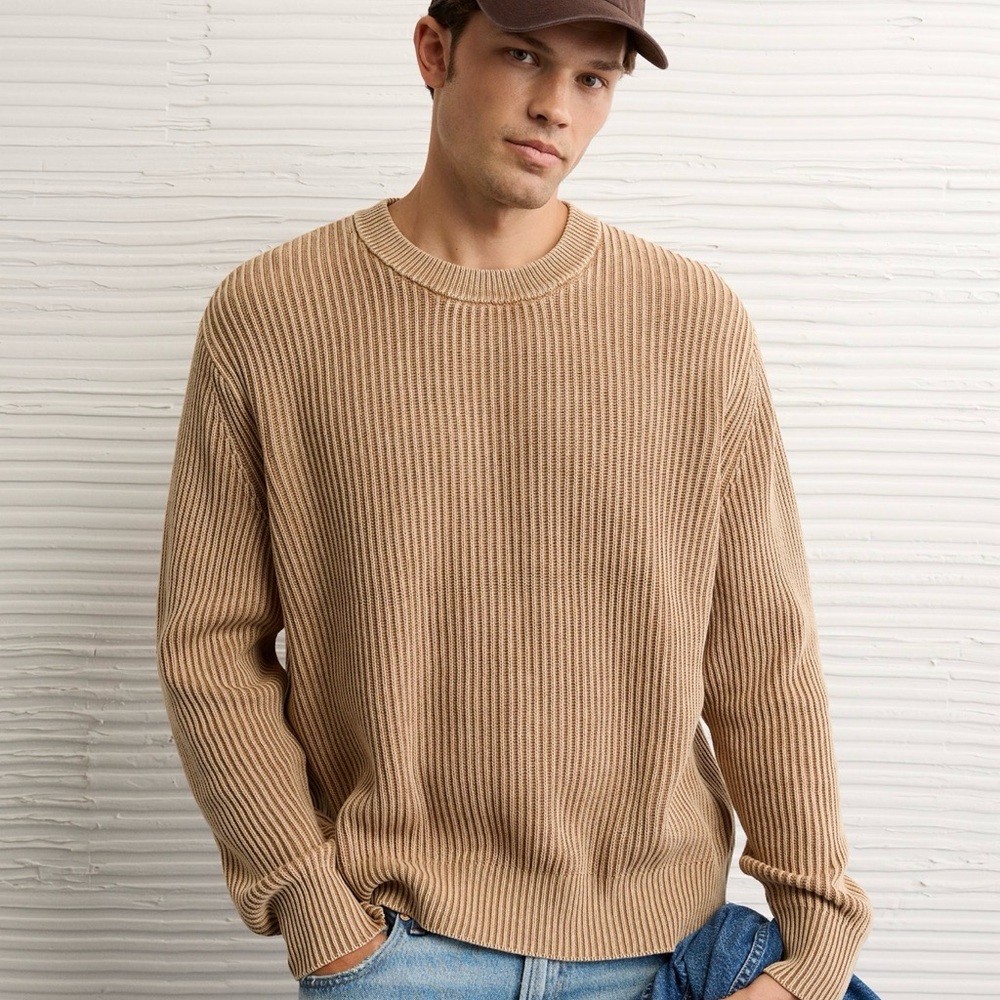 American Eagle Outfitters Men's Ribbed Crewneck Sweater in Chocolate Brown